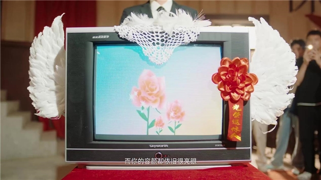百万网友围观创维老电视退休大会：打工人边笑边破防