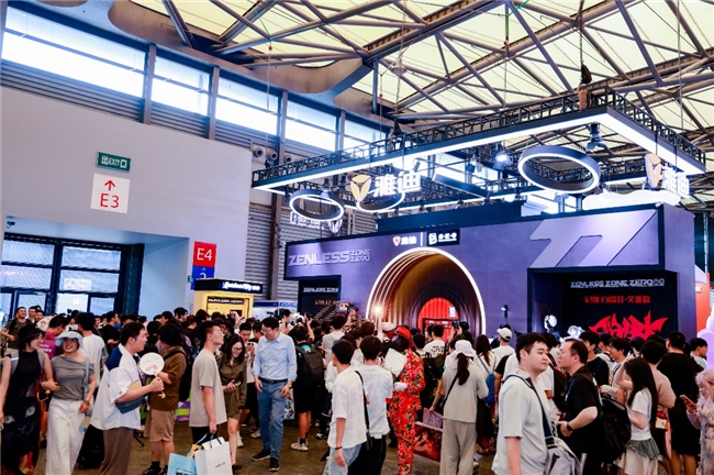 绳匠清晨集结，门店排起长龙——雅迪×绝区零上海快闪活动人气高涨