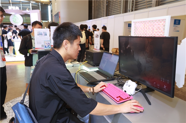 ChinaJoy 2026现场：绿联AI NAS亮相东芝NAS私有云存储体验区