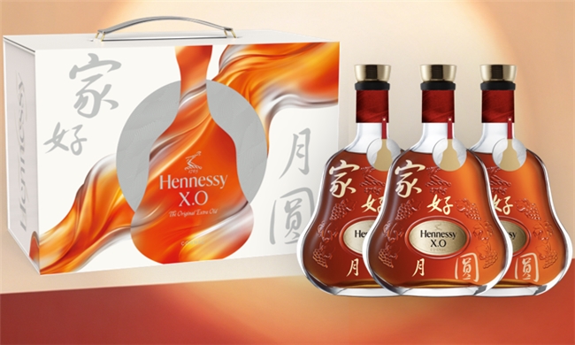 轩尼诗中秋佳酿，围桌欢聚间盛满团圆温情雅韵