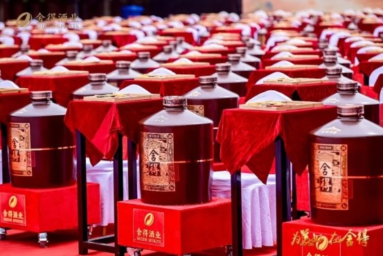 亚布力论坛“破圈”、自在代言人“霸屏”、老酒节体验升级，舍得奏响春糖三重奏