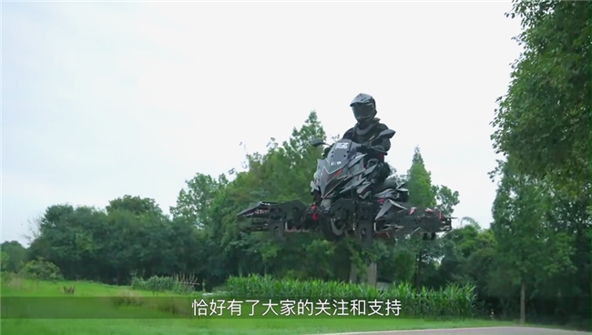 中国人能飞 解释不清了：雅迪绝区零联名车被范十三改升级成飞行器