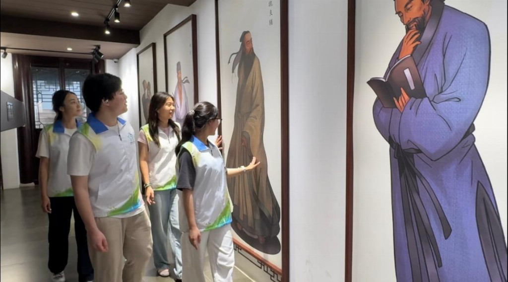 南通大学杏林学院姜海之星实践团开展“溯源昆曲雅韵，厚植梨园文脉”主题实践活动