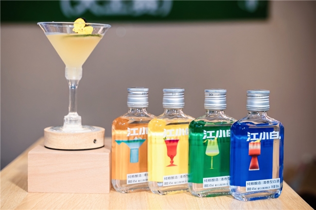 便利店门口的5平米，成了济南年轻人的“调酒赛场”