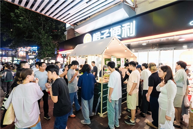 便利店门口的5平米，成了济南年轻人的“调酒赛场”