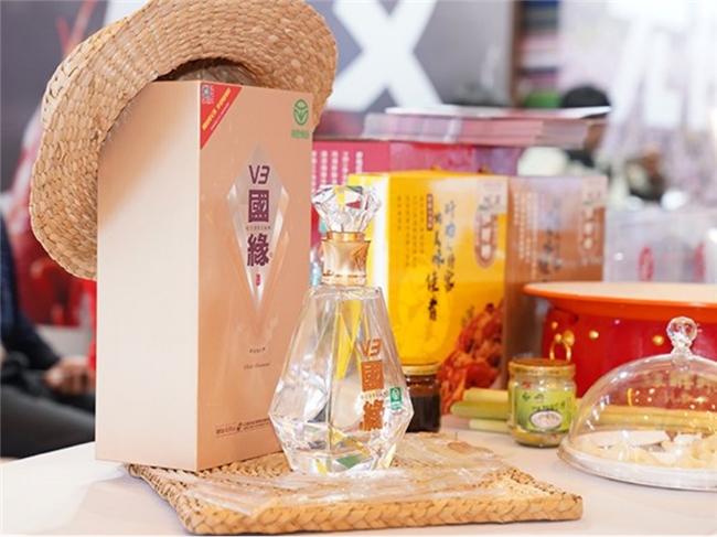 中秋国庆双节团圆饭别乱选酒！今世缘国缘宴请亲友