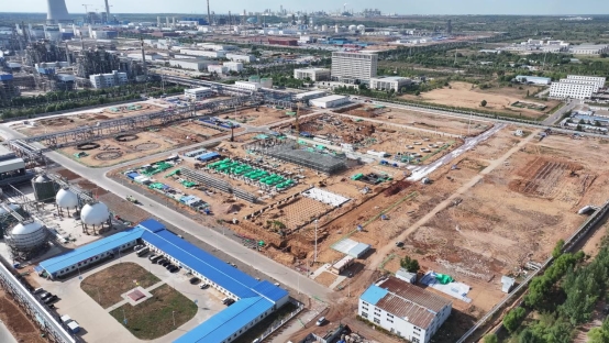 《人民日报》刊发| 从 传统工业到算法驱动：党彦宝带领宝丰能源的转型升级之路